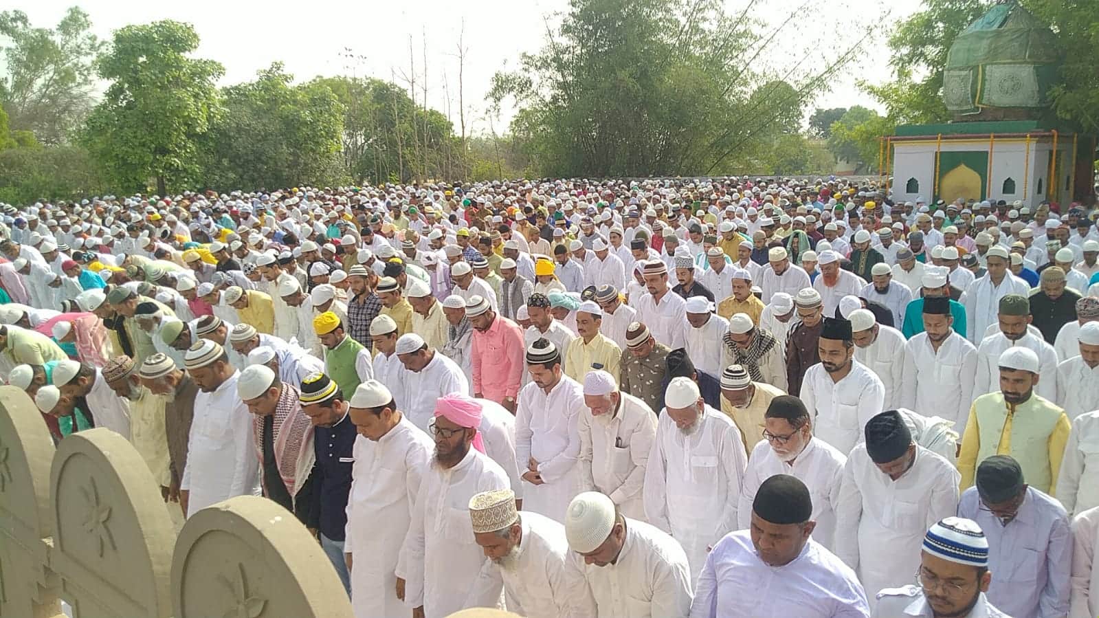 Eid Al Fitr 2022 varanasi purvanchal masjid Namaz offered in different mosques masjid  pray for peace see photos