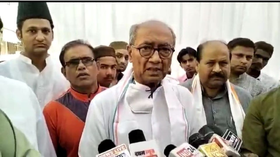 Indore: Digvijay Singh said on Khargone riots – strict action should be taken against whoever threw stones, fired bullets, spoiled the atmosphere, whether Hindu or Muslim