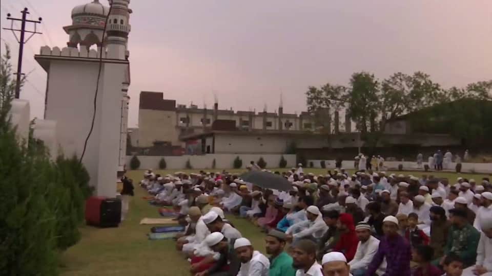 Eid Ul Fitr 2022 Photos Latest Updates Today Jama Masjid, Lucknow Eid