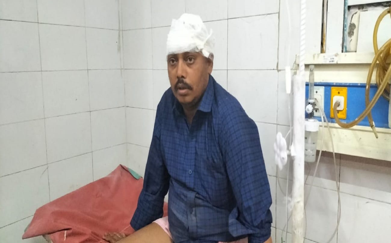 Firing in jaunpur stunned History sheeter fire on  family who came from Mumbai death of old man and two serious