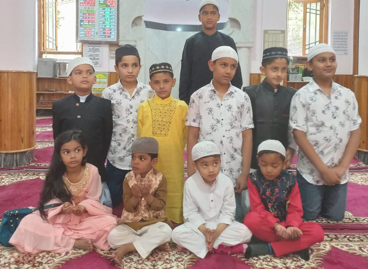 On Eid, prayed for progress and world peace by visiting God