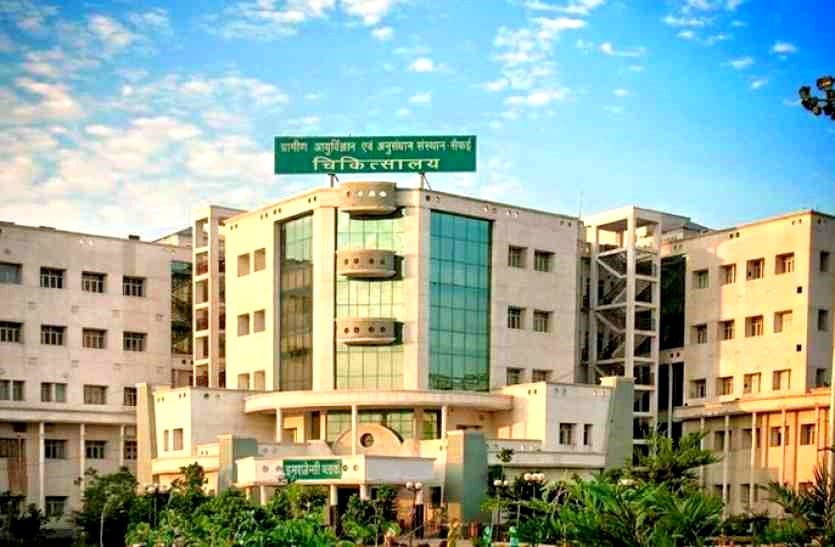 ON THE 11TH DAY, THE STRIKE CONTINUED IN SAIFAI MEDICAL COLLEGE, THE DEMANDS OF THE CLEANING WORKERS WERE ACCEPTED