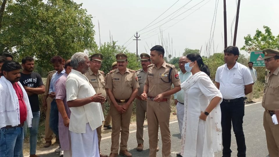 kasganj road accident eight died including five women in kasganj