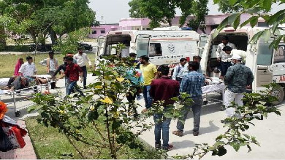 Road accident in kasganj eight people died in bolero and tempo collision