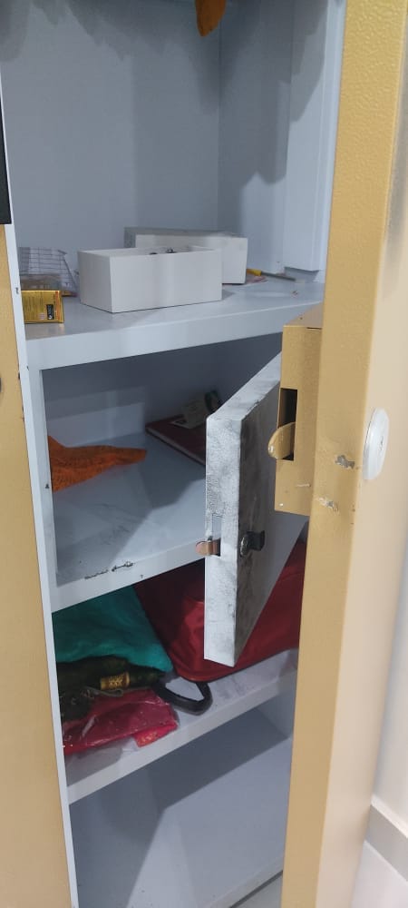 Thieves entered the house by uprooting the kitchen grill, took away the jewelery and cash worth lakhs