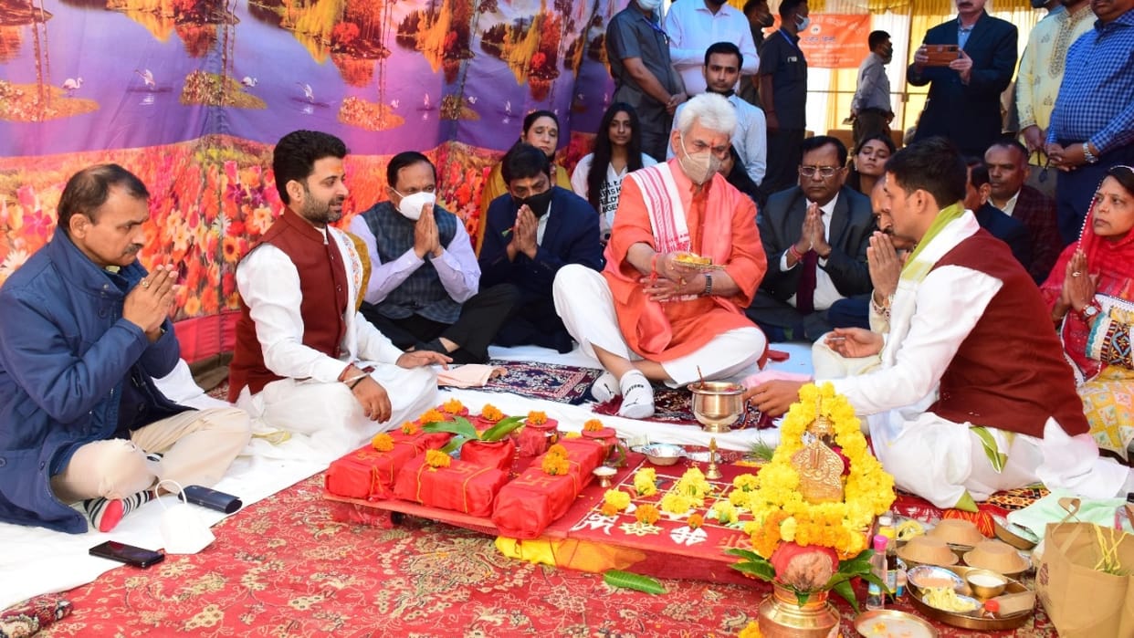 Lt Governor manoj sinha performs Bhoomi Pujan of Shri Amarnath Shrine Board yatri niwas in Srinagar