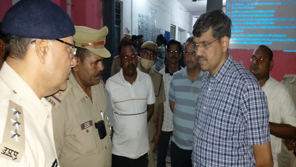 truck crushed five in bhadohi two killed including policeman four injured