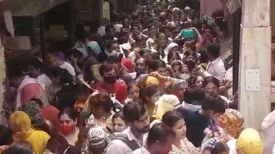 huge crowd of devotees gathered in Banke Bihari temple on Akshaya Tritiya