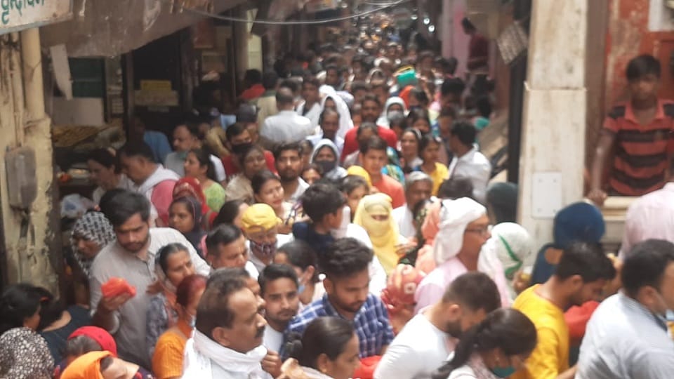 huge crowd of devotees gathered in Banke Bihari temple on Akshaya Tritiya