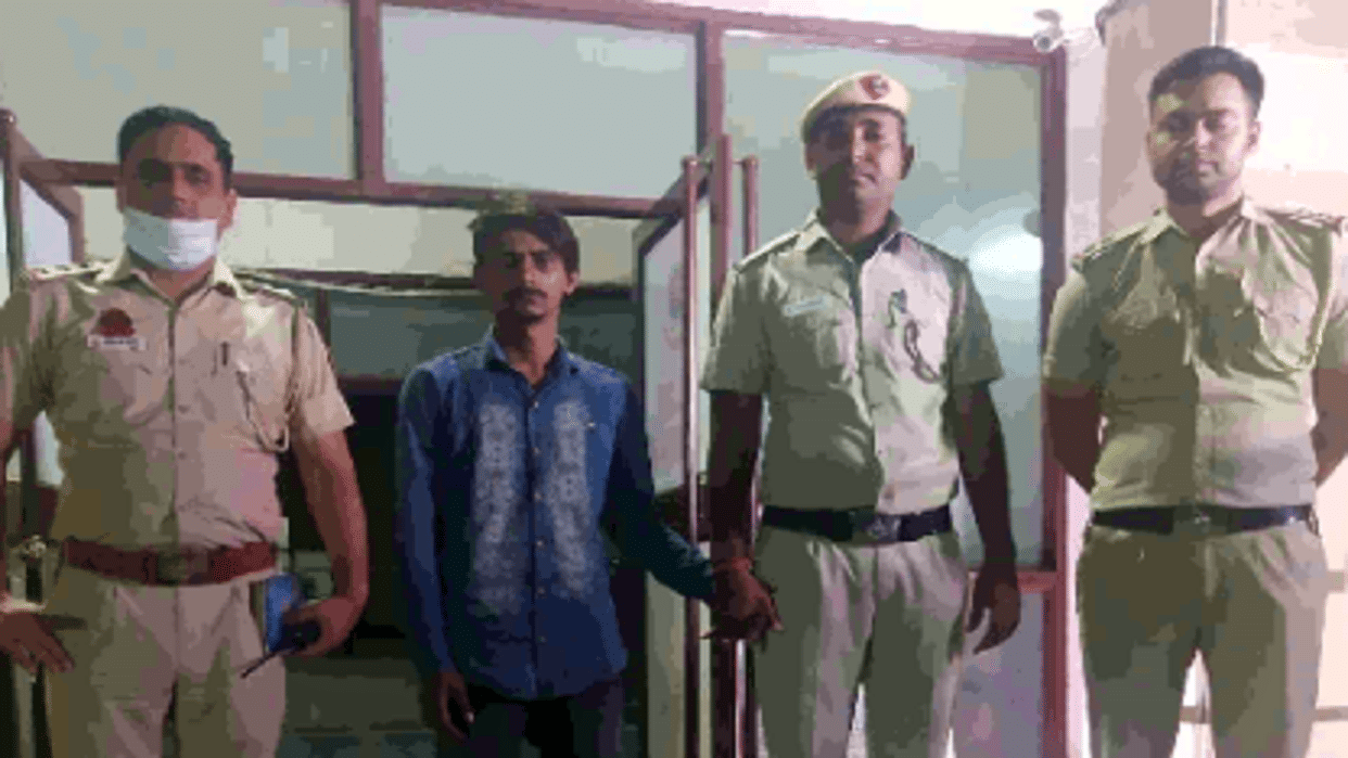 Delhi Murdered with sticks on suspicion of stealing mobile and airphone even after a month the deceased has not been identified accused arrested