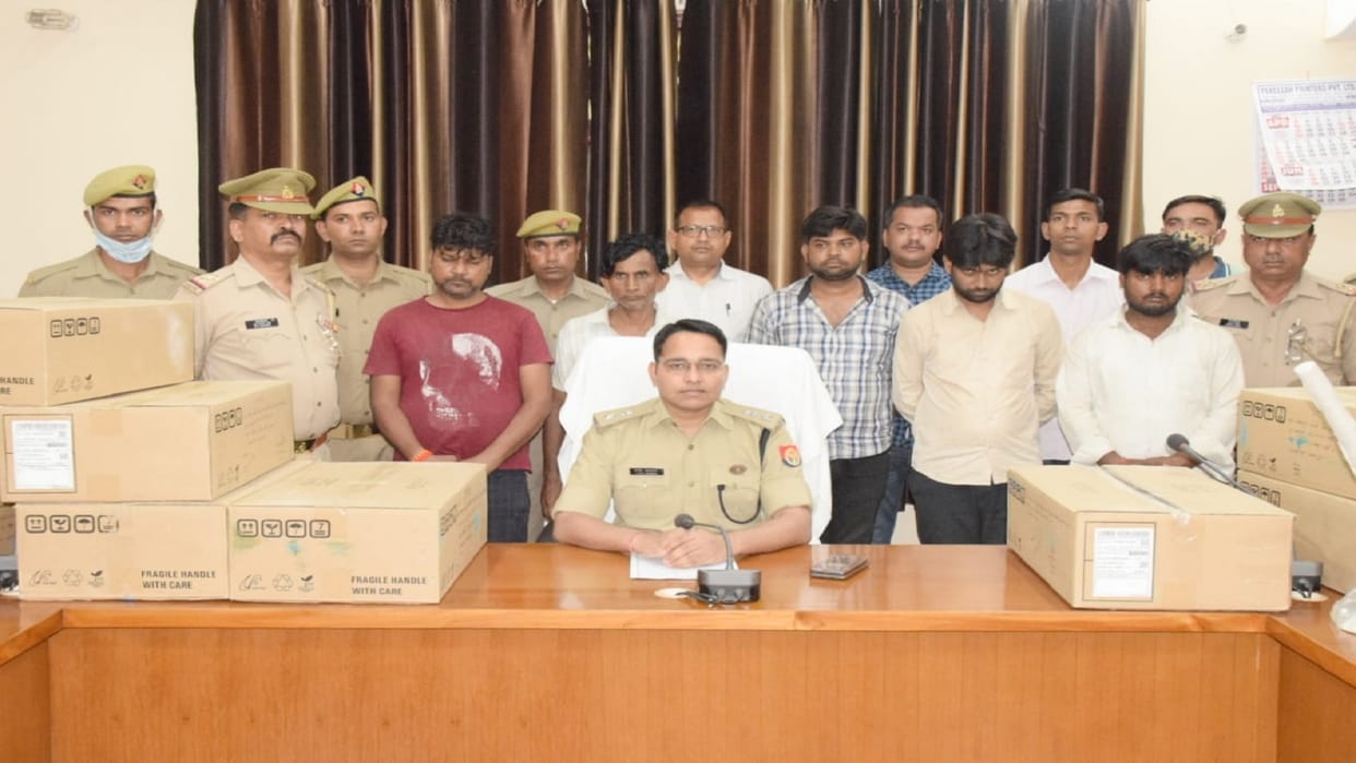 Amroha police arrested five accused and disclosing Nempal murder case
