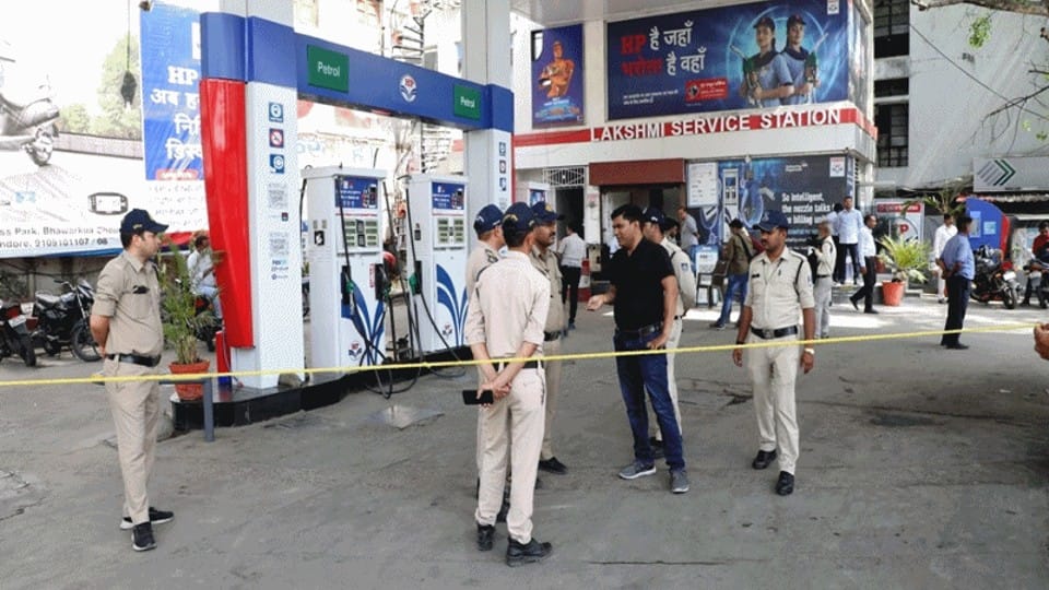 Indore: Administration team arrived at the petrol pump for investigation, negligence came to the fore, the pump was sealed till the completion of the investigation