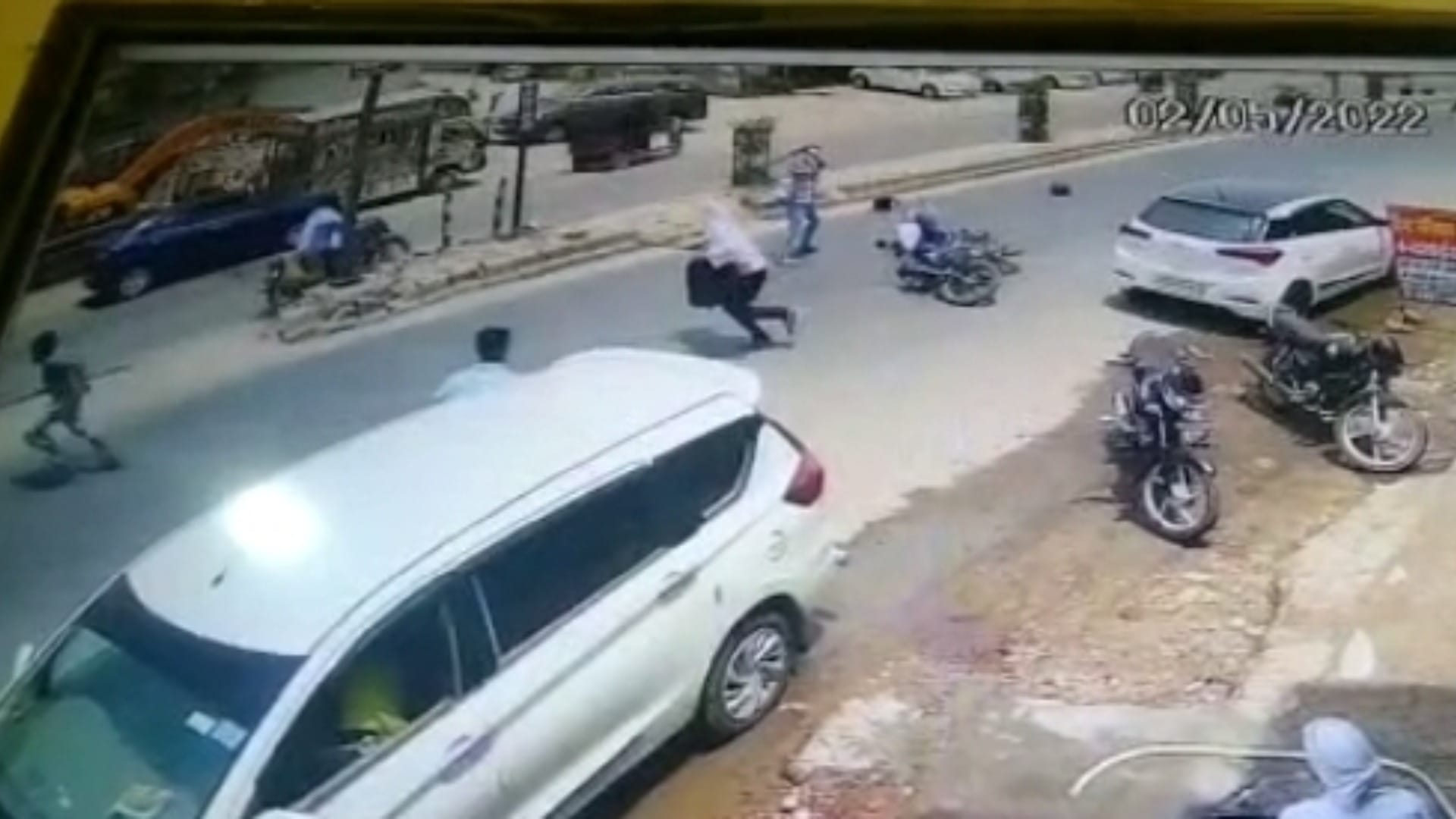 20 lakh rupees robbed from employees of cash collection company in Sonipat of Haryana