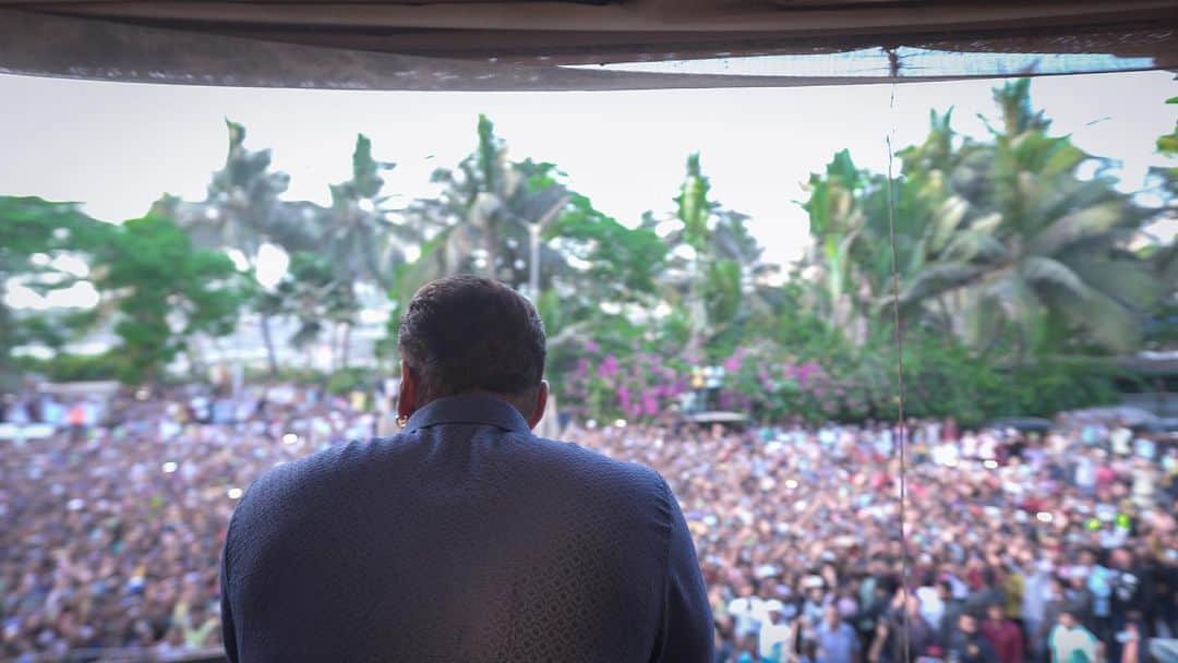 Eid 2022: Fans gathered outside Salman Khan's house for celebrating eid two years