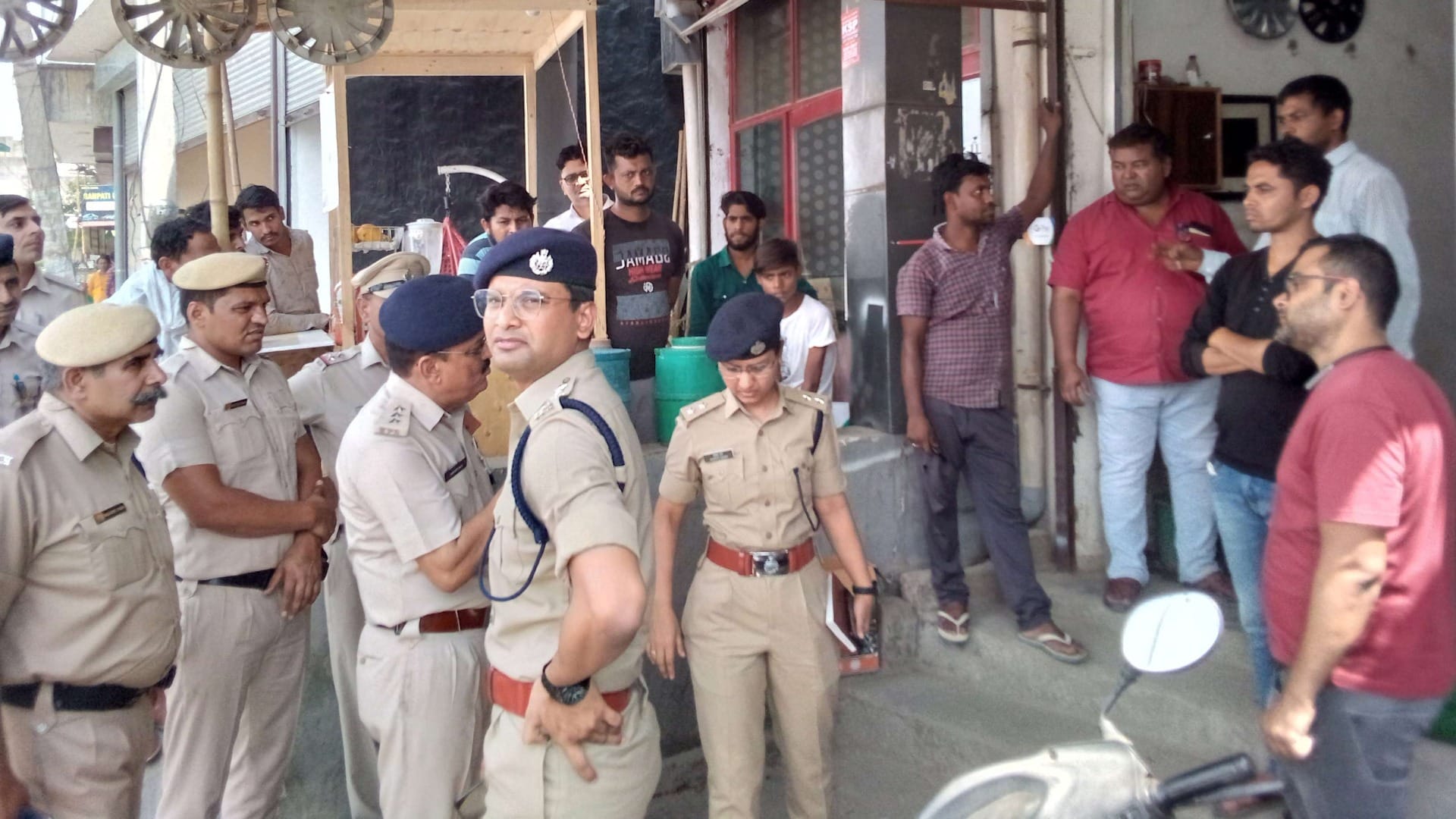 20 lakh rupees robbed from employees of cash collection company in Sonipat of Haryana