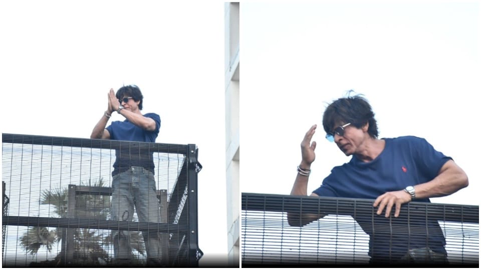 After two years on the occasion of Eid fans got to see Shahrukh in Mannat