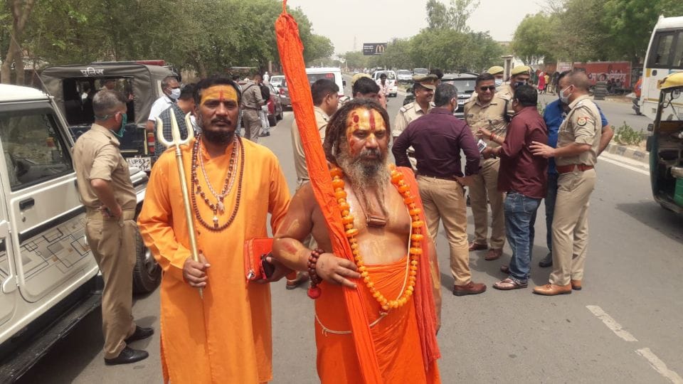 Police again stopped Ayodhya Mahant Paramhans Das in agra who going to Taj Mahal with dharmdand