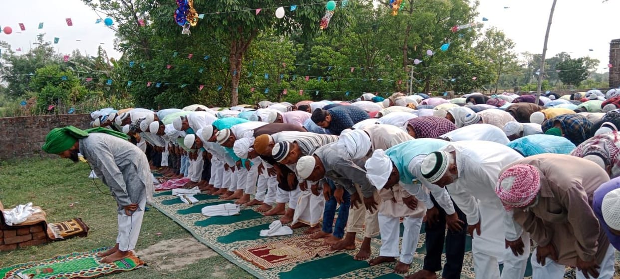 Eid celebrated in a pleasant atmosphere, hugged each other