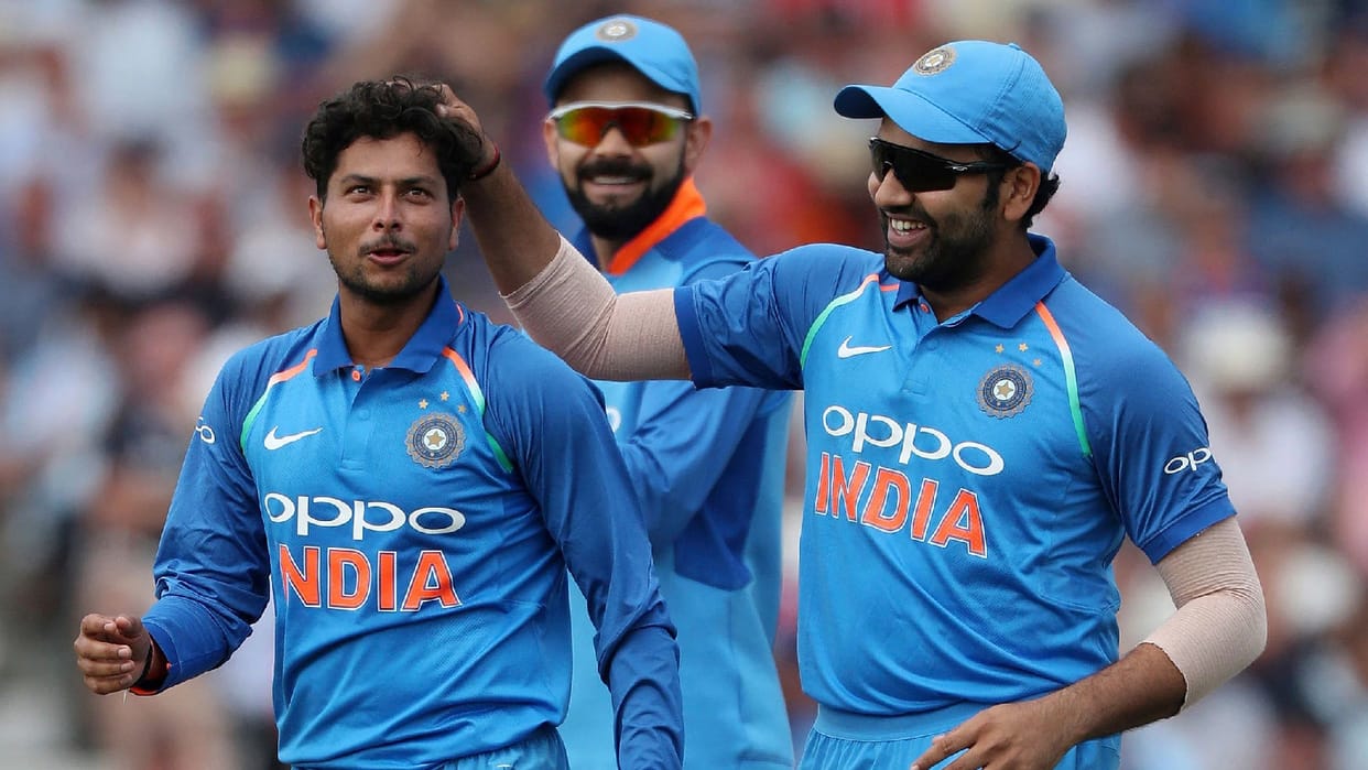 IPL 2022 Virat Kohli preferred Axar Patel over Kuldeep Yadav big statement of Kuldeep Yadav childhood coach