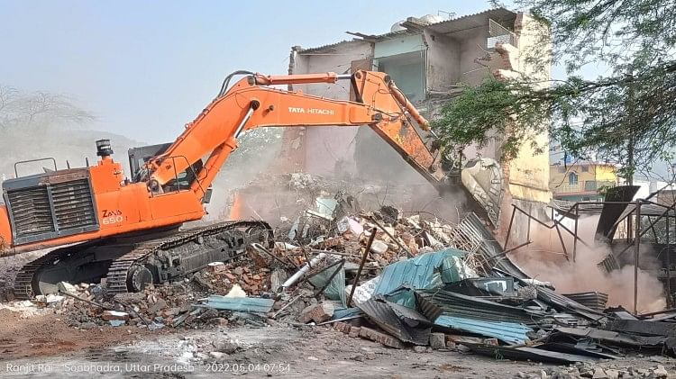 Bulldozer Run On Illegal Construction In Shaktinagar Sonbhadra Administration Demolished Hotel