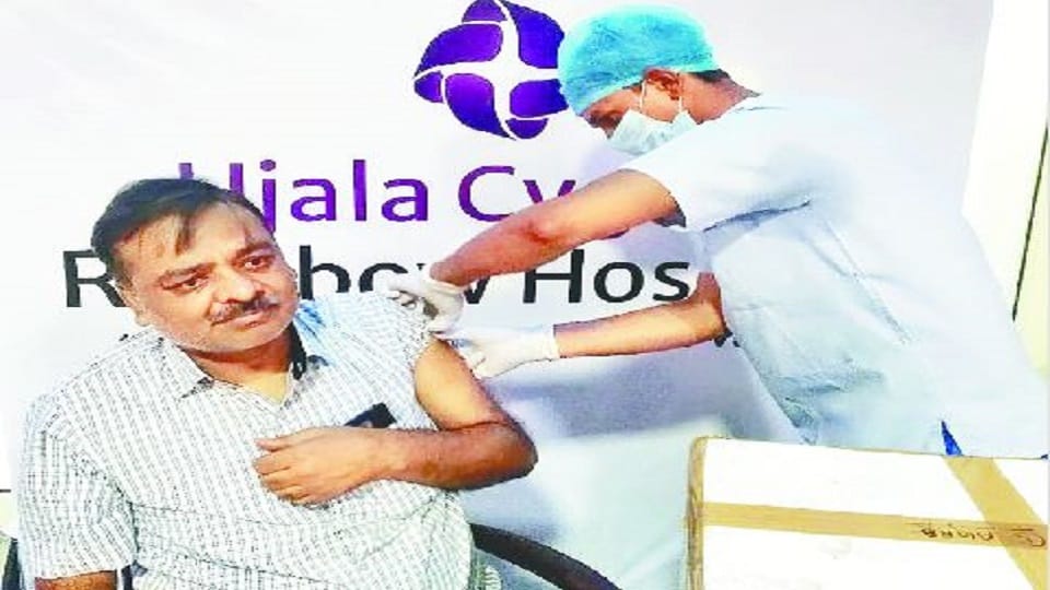 ujala cygnus rainbow hospital first day 30 people get Booster dose