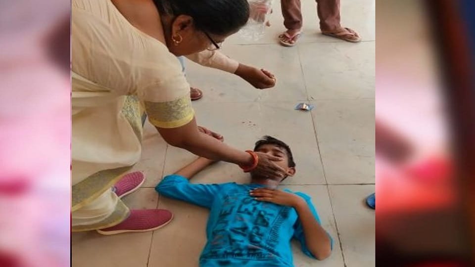 students unconscious due to heat stroke at government school mahuar Village agra