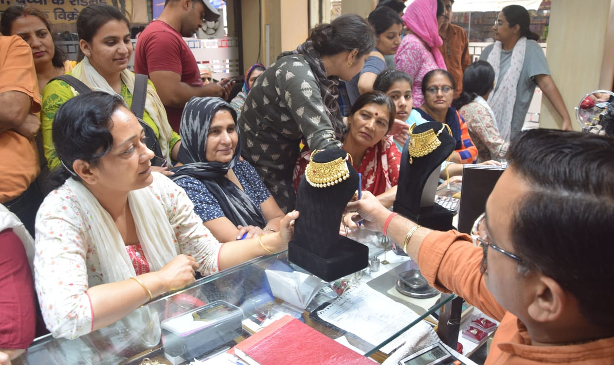 Jewelery sold more than Dhanteras on Akshaya Tritiya, turnover of more than 20 crores