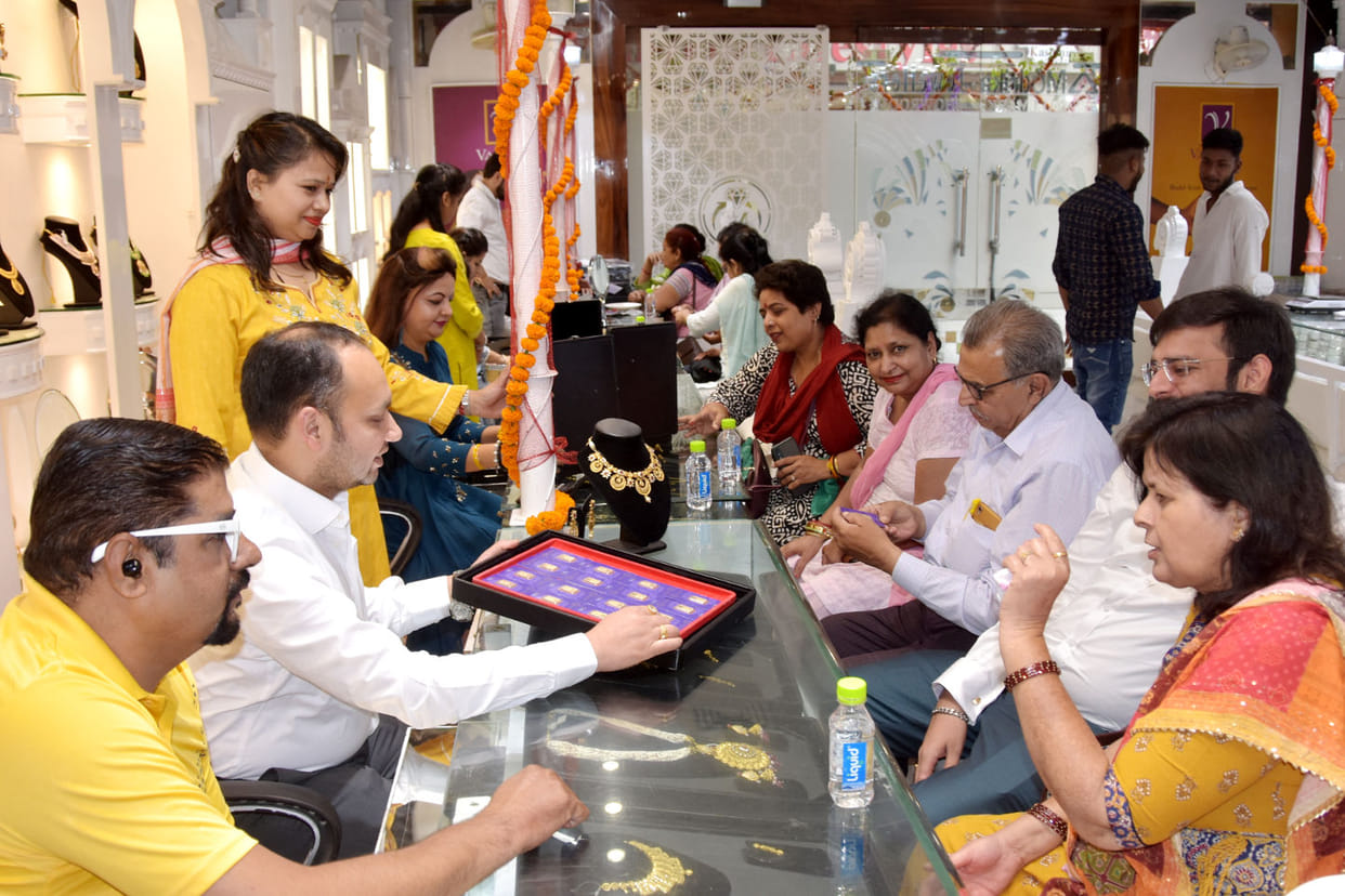 Brightness in the markets, business remained bumper