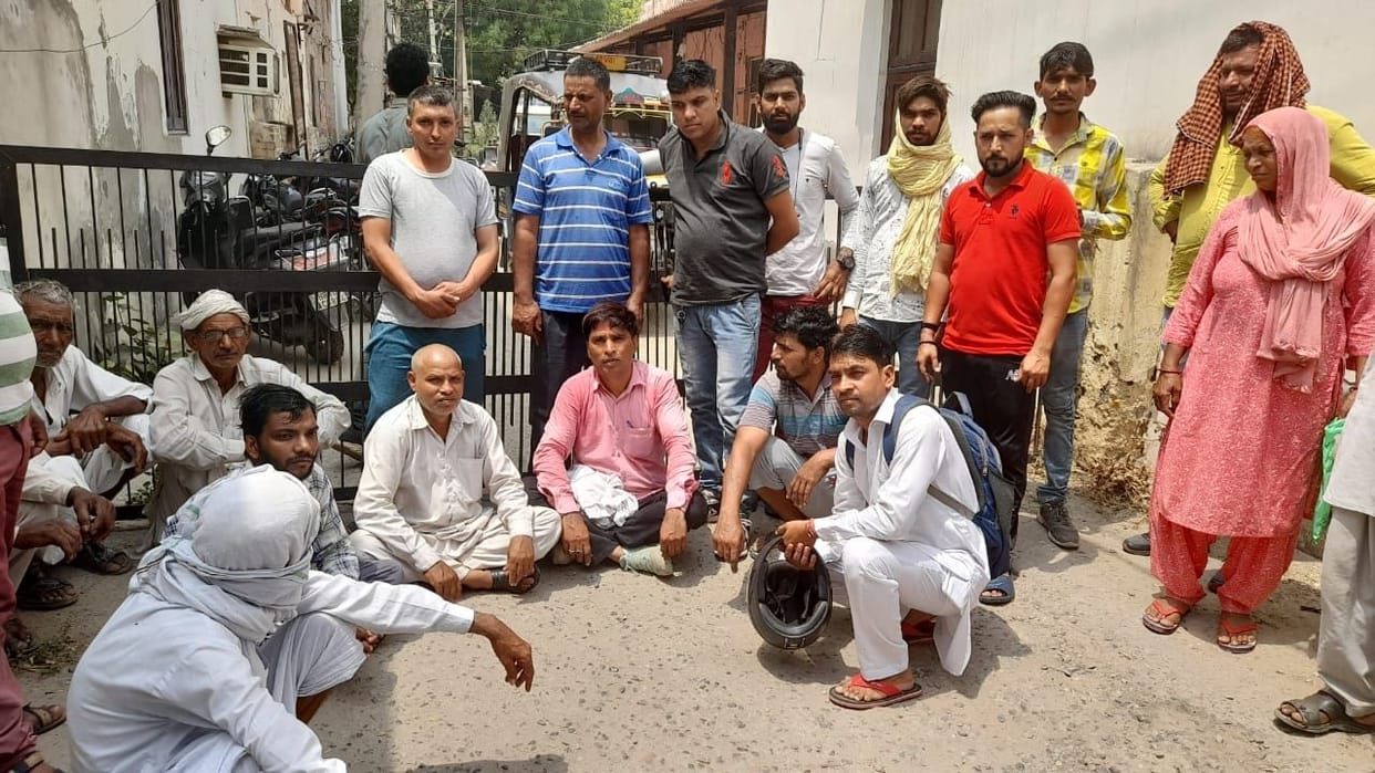 Villagers of seven villages locked the electricity corporation office