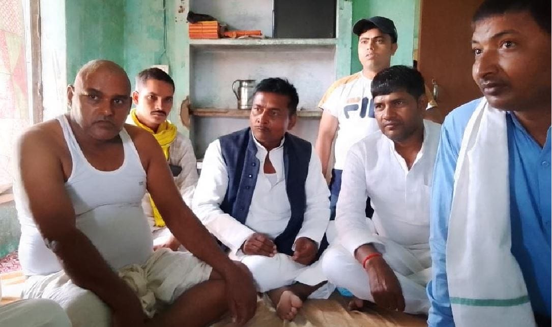 police raid Chandauli Case Father on fast to get justice for daughter said I not take food until killers go to jail