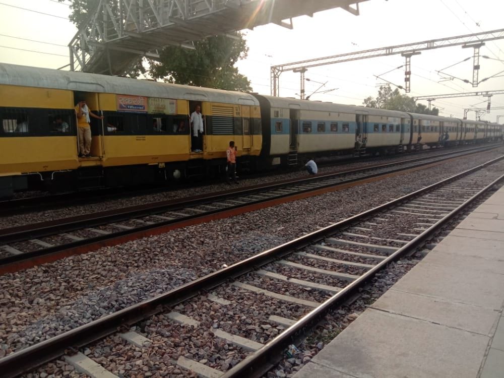 Memo train stood for forty minutes after smoke rose in brake shoe