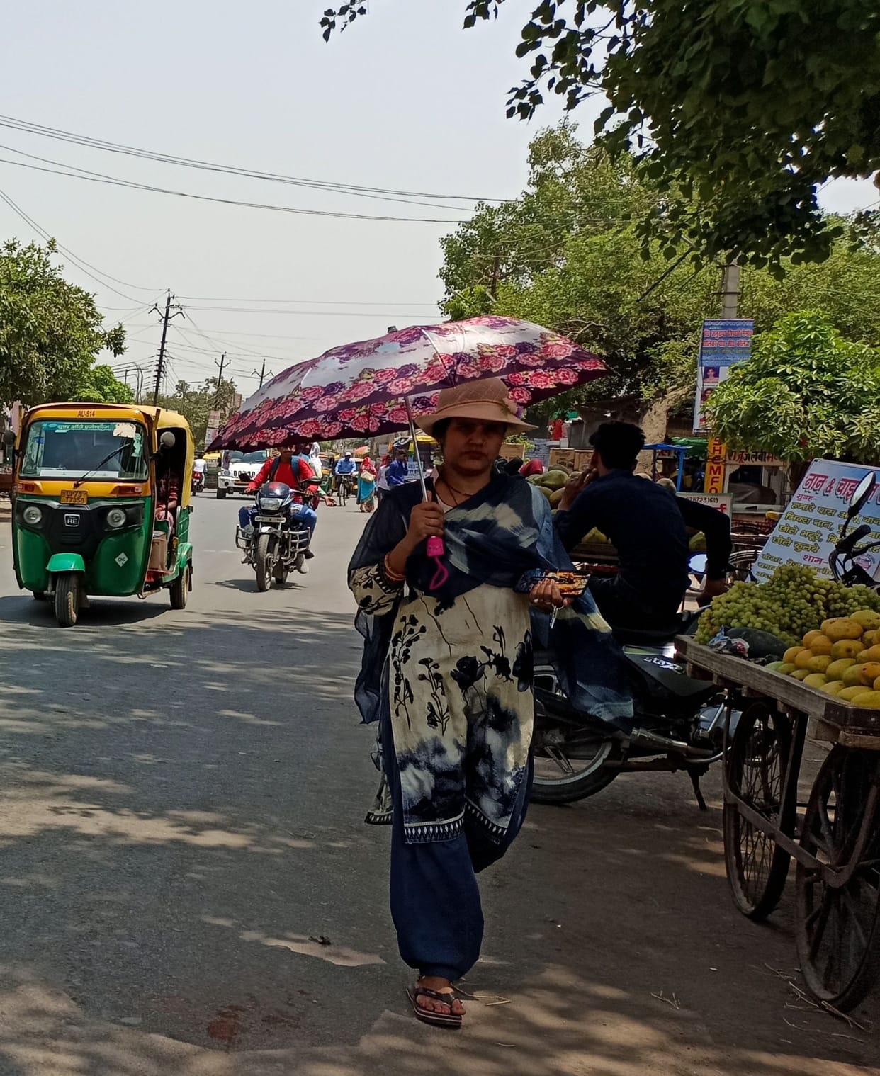 Strong sunlight in the morning, relief from heat in the evening due to cool winds