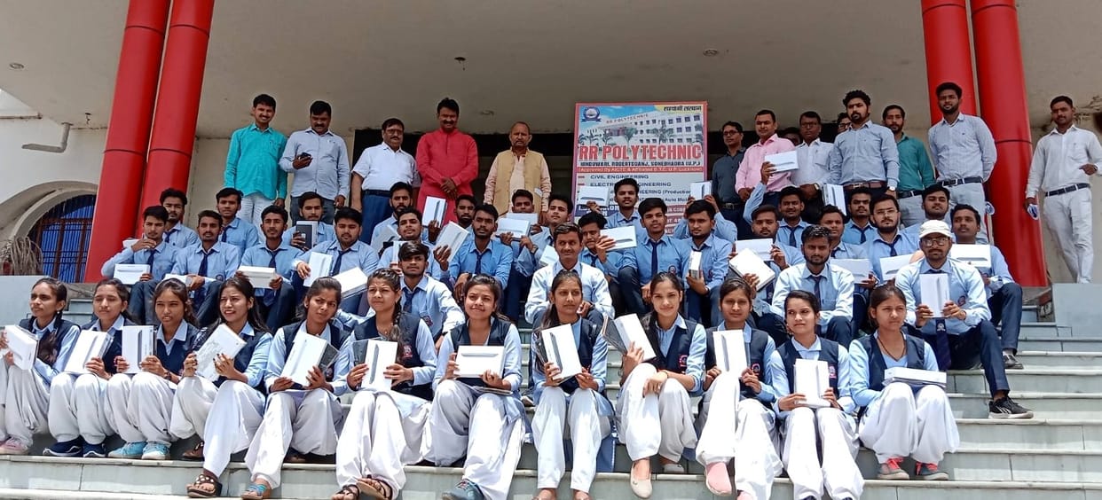 Tablet distributed to more than 250 students