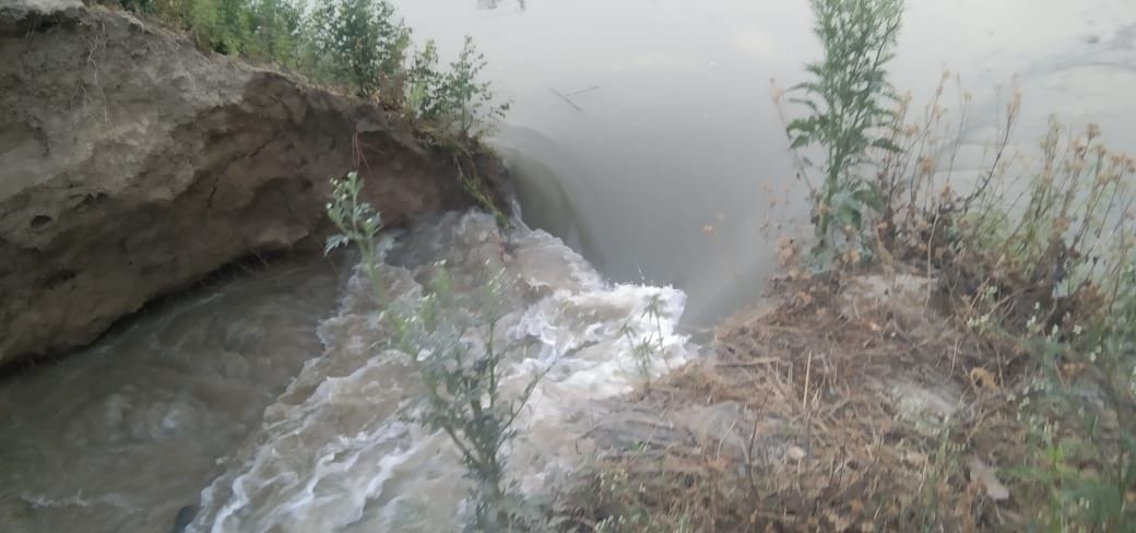 Hathras: Damage to crops due to cutting of Rajbhe track
