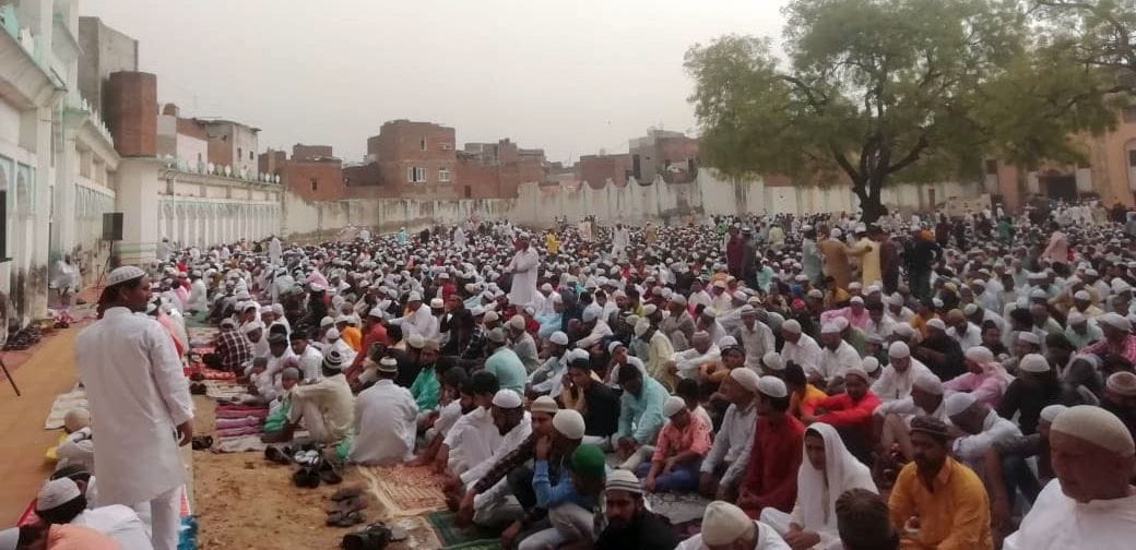 Thousands of heads bowed in the court of Allah, prayed for peace and prosperity