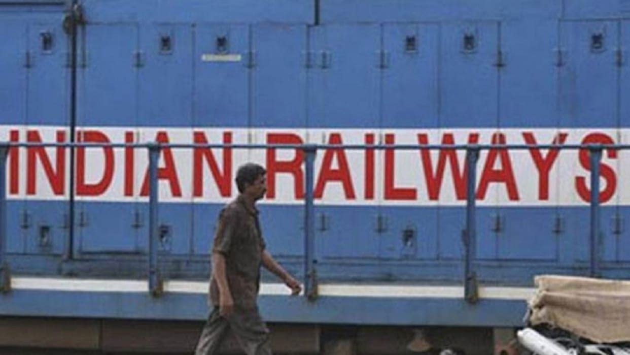 Railways deployes 86 persent of its open wagons for coal transportation to tackle power crisis news in Hindi