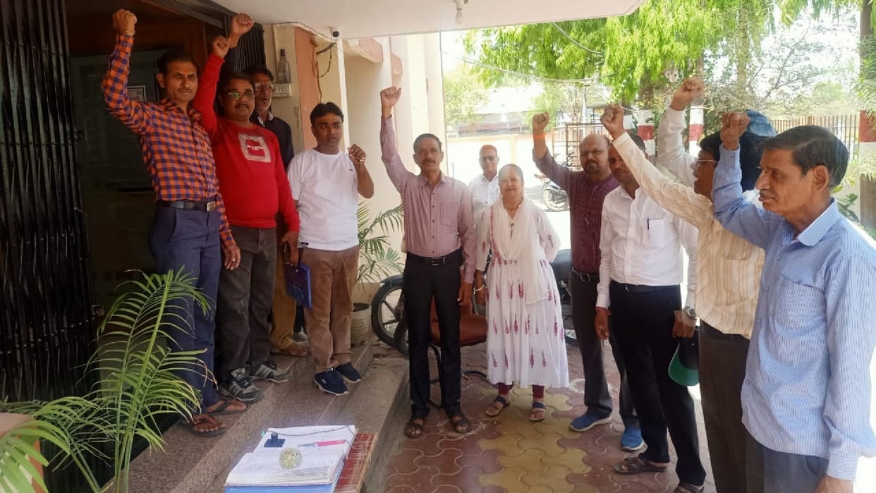 LIC IPO: Employees will be on strike for 2 hours in Sehore, will demand government to withdraw IPO