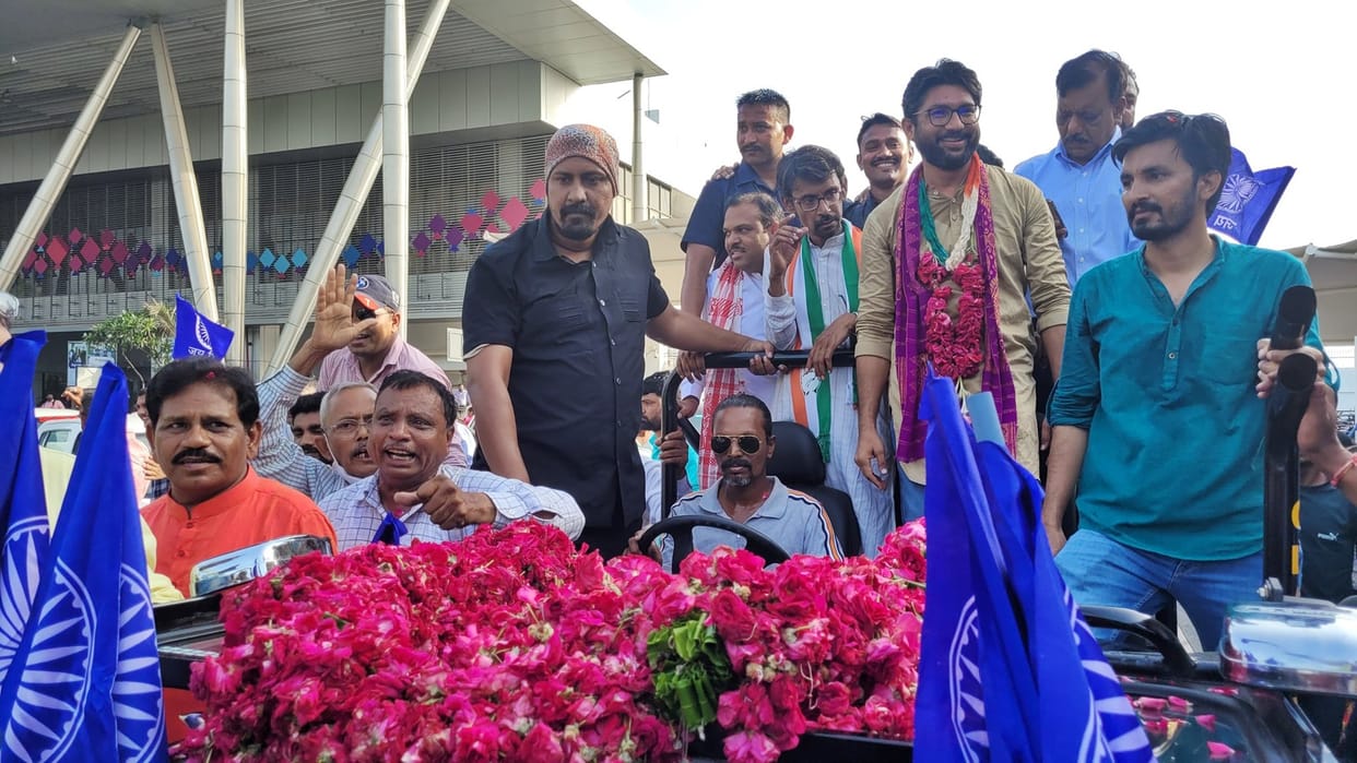 Jignesh Mevani calls Gujarat government useless on his return from Assam