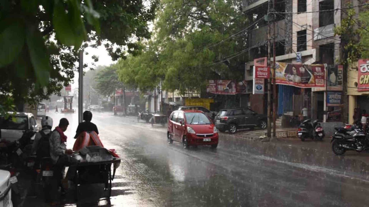 UP Weather Update, There will be rain for the next three days, clouds reached the Gangetic plains