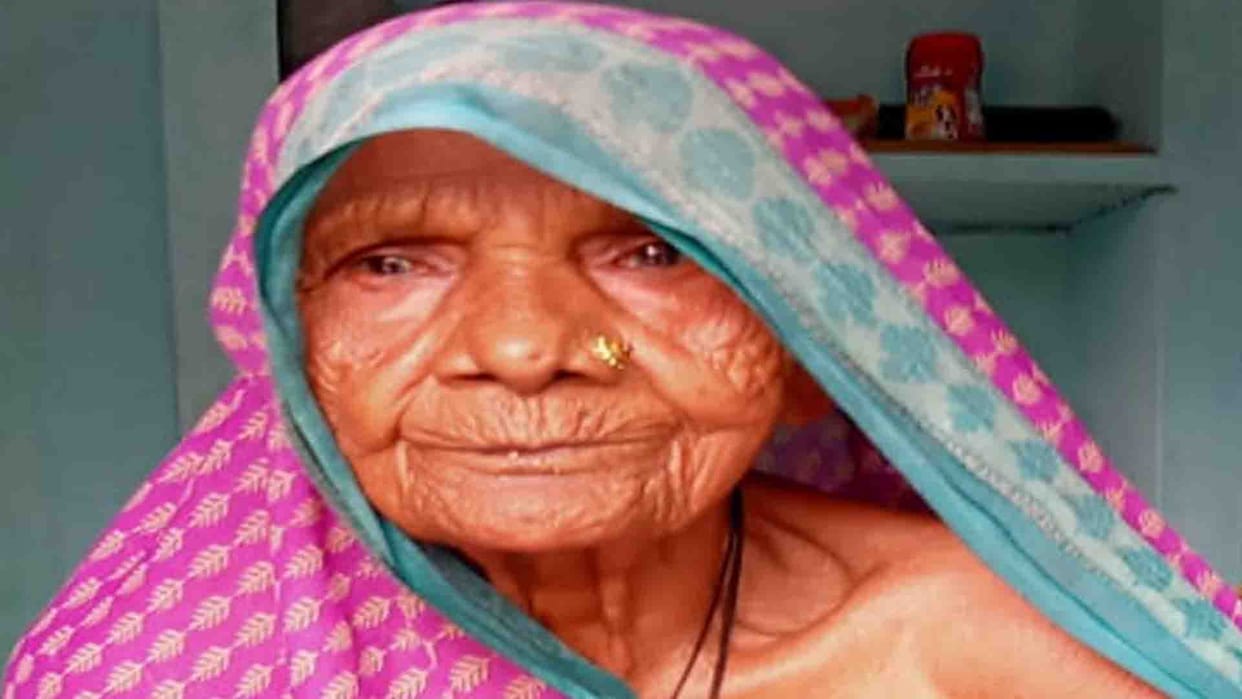While alive old lady got herself thirteenth rites