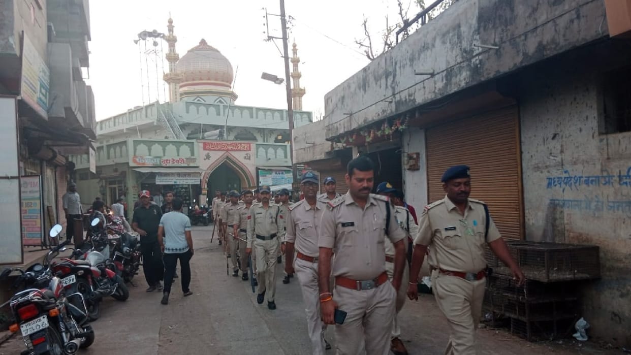 Khargone nuisance: Curfew relaxed for 11 hours, petrol pumps open after 23 days, religious places not allowed to open