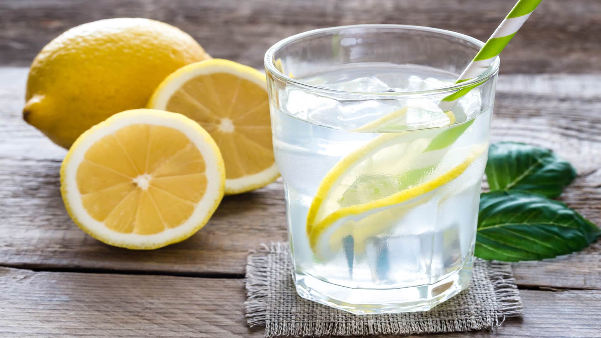 how to detox body at home, body detoxification drinks and habits in hindi