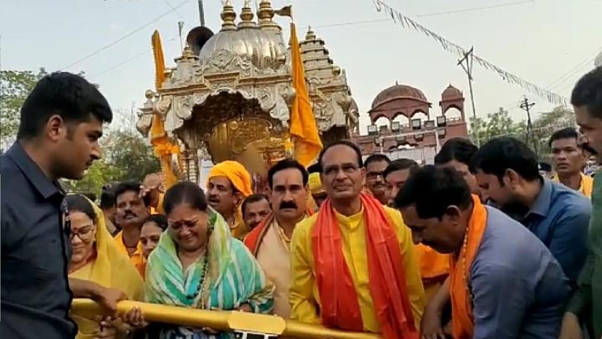 maa Pitambara Datia echoed with mata ke jaikare CM Shivraj said Rath Yatra will become tradition like Puri and Ujjain