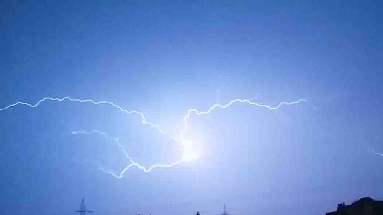 UP News: One woman died and two got scorched due to lightning in Baghpat district
