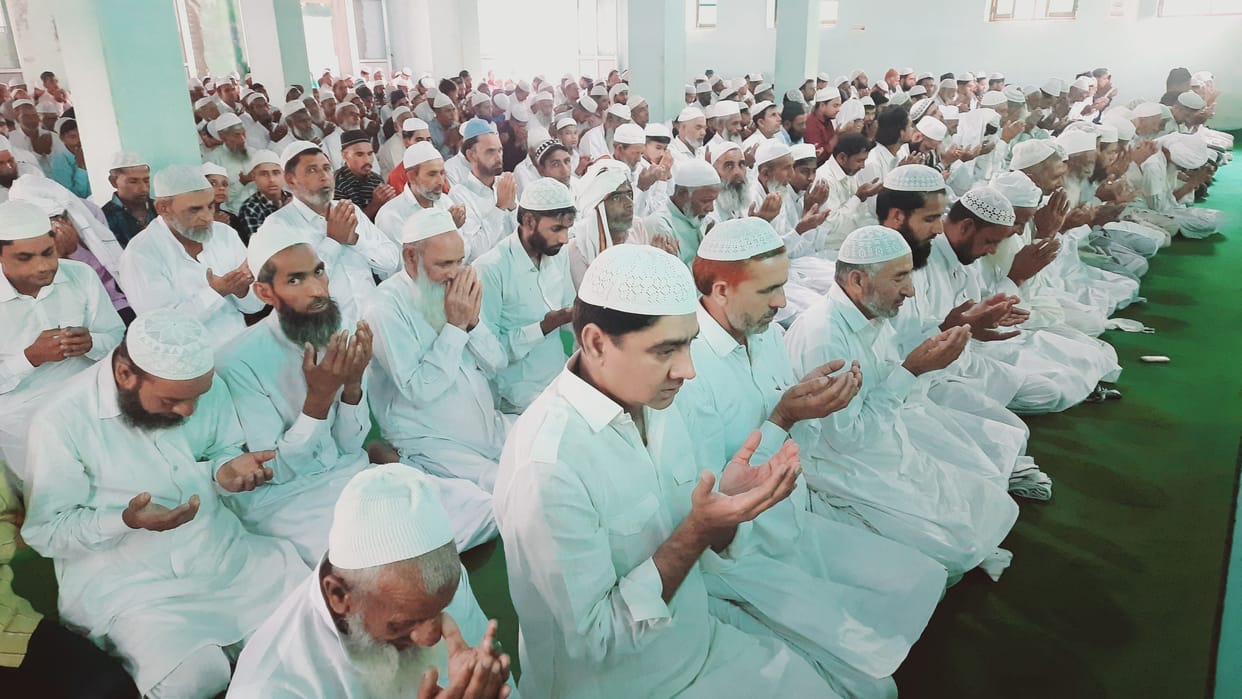 Paid Eid prayers, thousands of hands raised to pray
