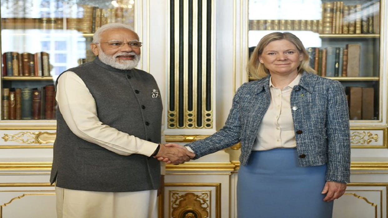 Modi presents Jammu Kashmir pashmina stall Swedish PM