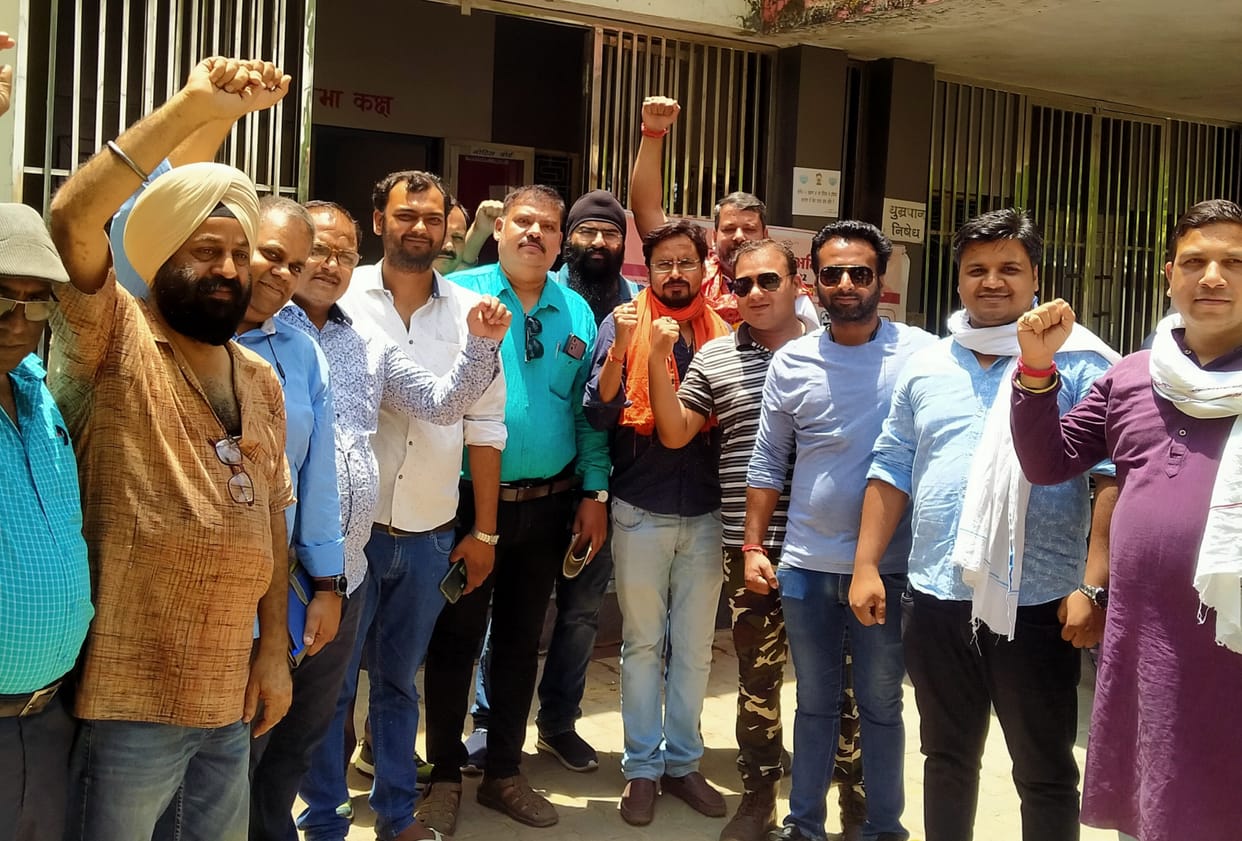Traders raised slogans on drinking water problem
