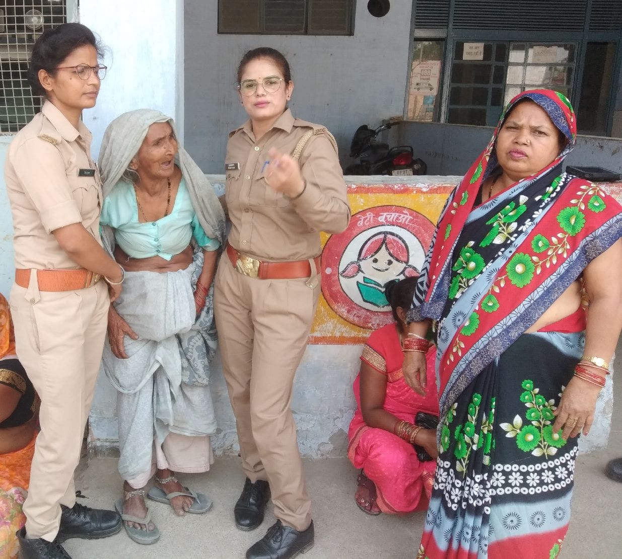 PRV brought home the wandering elderly woman