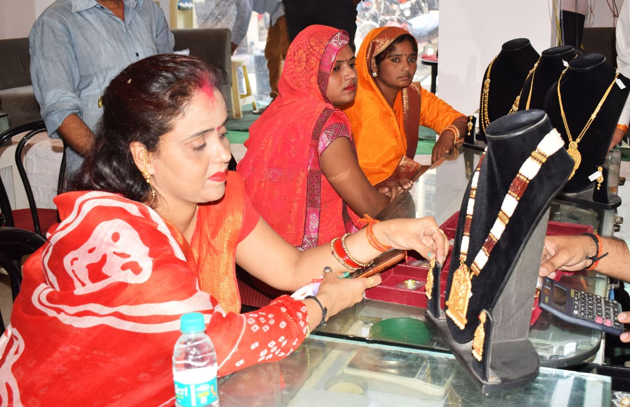 Gold and silver worth 50 crores sold on Akshaya Tritiya
