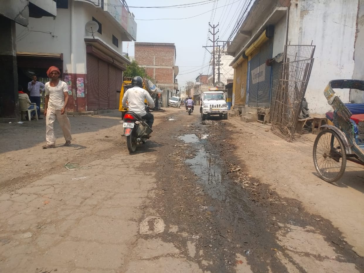 Cleanliness campaign going on in the city, yet the dirt is irritating